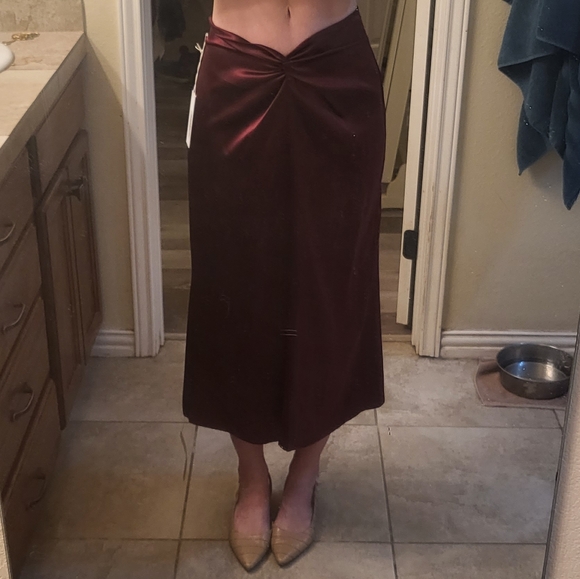 Reformation NWT Ember skirt in plum 100% silk size 2 - Picture 2 of 8